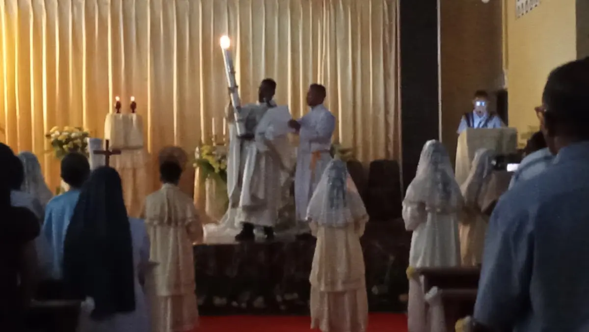 Perarakan Lilin Paskah Jadi Pembuka Vigili di Kapela Santo Agustinus Bello